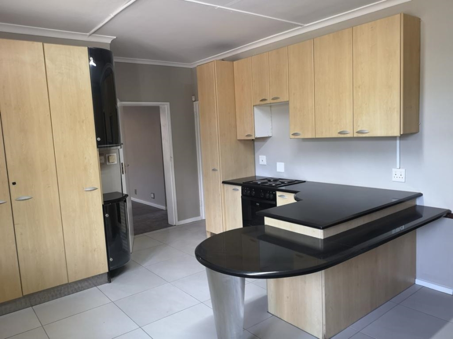 To Let 4 Bedroom Property for Rent in Goedehoop Western Cape